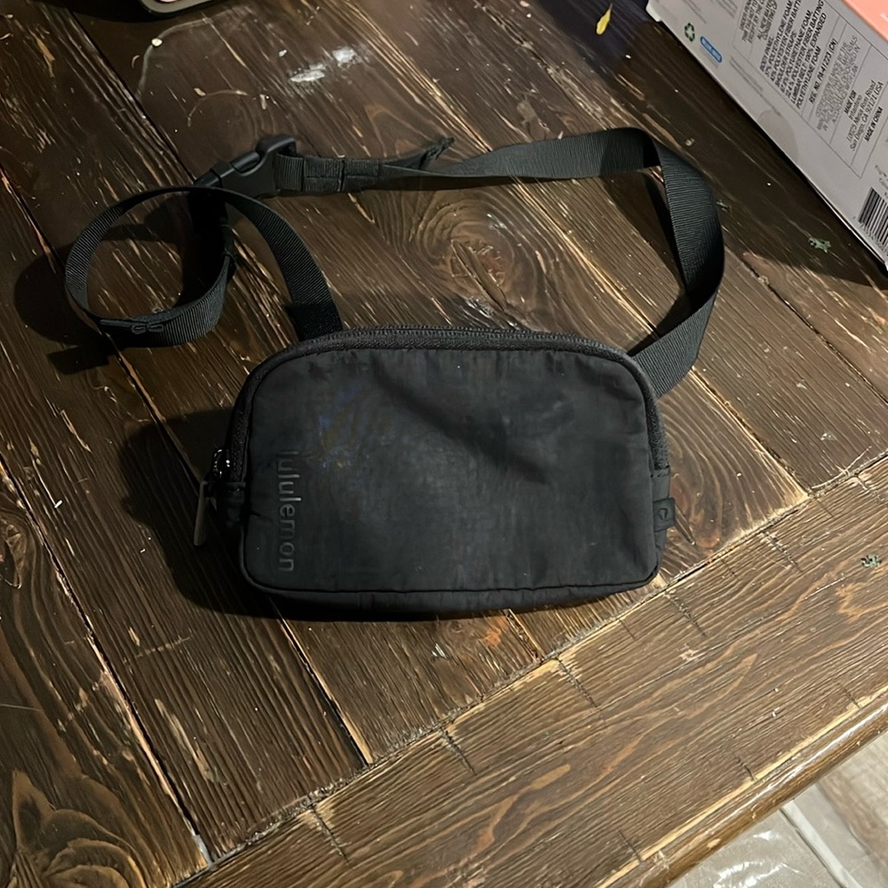 lululemon mini belt bag